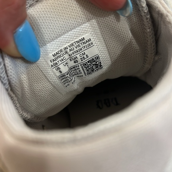 Converse Madison Mid Women’s Sneaker - Picture 8 of 10